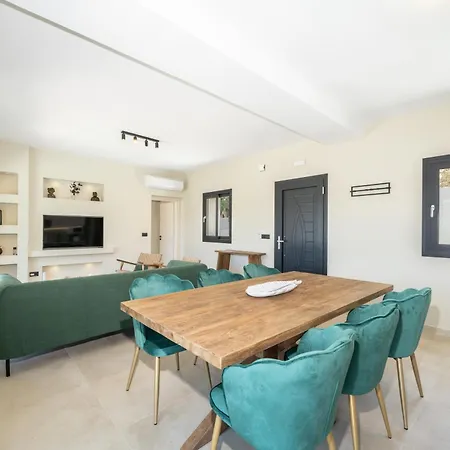 Casa Brand-new Luxury